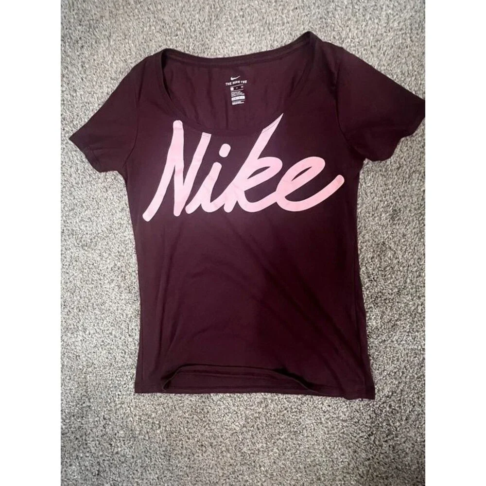 Nike women’s scoop tee small